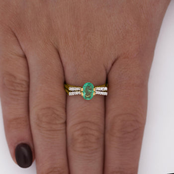 0.86 Carat Vibrant Green Oval Cut Emerald & Diamond in 14KY Gold Statement Ring – Assay Jewelers