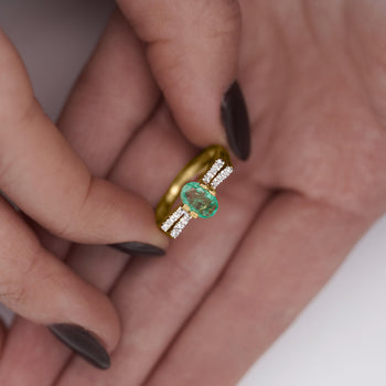 0.86 Carat Vibrant Green Oval Cut Emerald & Diamond in 14KY Gold Statement Ring – Assay Jewelers