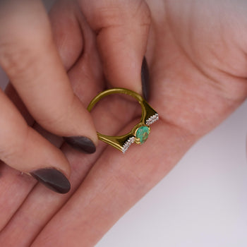 0.86 Carat Vibrant Green Oval Cut Emerald & Diamond in 14KY Gold Statement Ring – Assay Jewelers