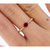 18K Roségold Ovalschliff Natürlicher Rubin und Diamant Gerippte Fassung Wellenförmiger Ring