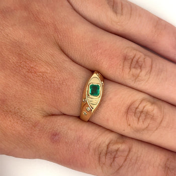 18K Yellow Gold Bezel Set Natural Emerald and Floating Round Diamond Ring – Assay Jewelers