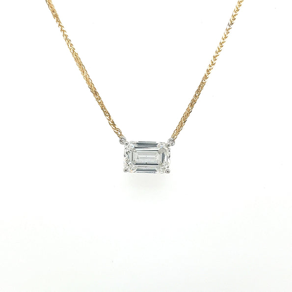 Collier flottant connecté avec diamant de laboratoire taille émeraude 2 carats, serti bicolore or jaune et blanc 18K