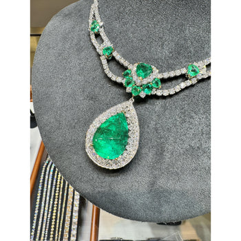 Collier chandelier à pendants en émeraude colombienne et diamants, 45.58 Carat TW – Assay Jewelers