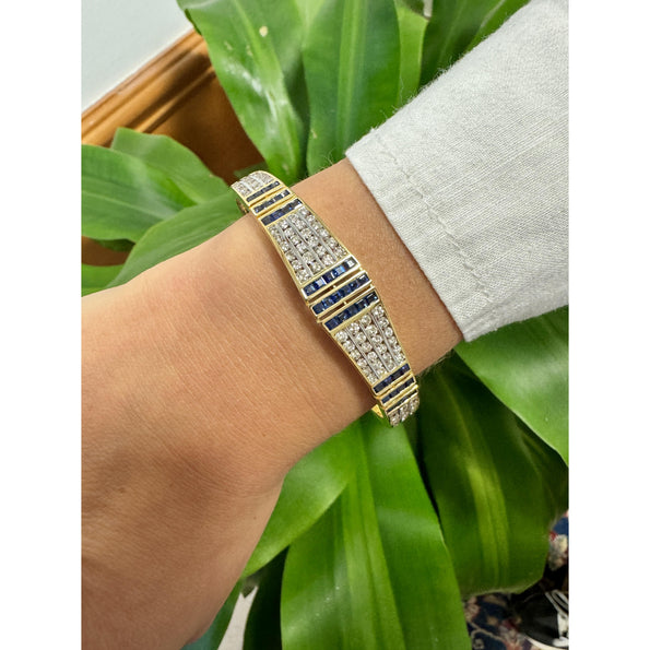 alt
Bracelet jonc en or jaune 18k avec saphir bleu de 5,09 carats et diamants