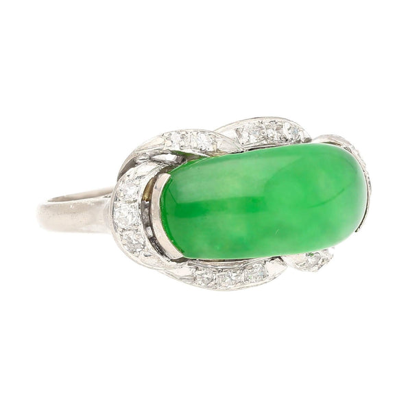Bague en or blanc 18K à dessus de selle orné, jade de type A 5,29 carats et diamants