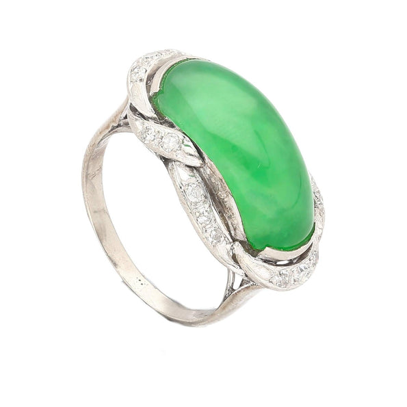 Bague en or blanc 18K ornée, avec jade type A de 5,29 carats et diamant, monture à sommet selle