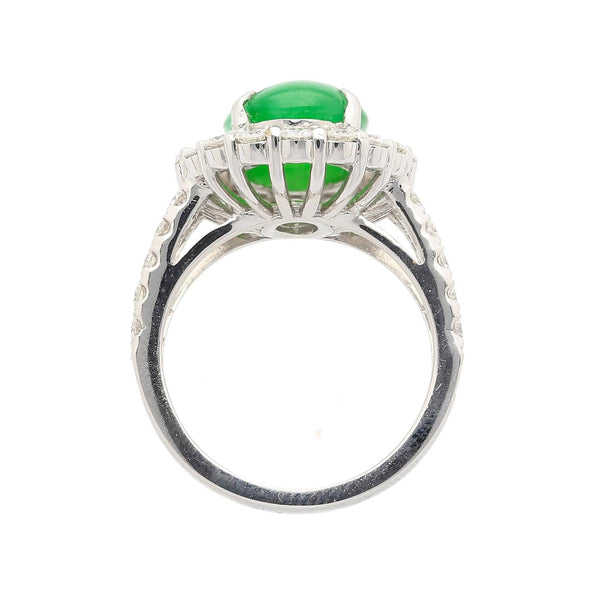 Bague halo de diamants en or blanc 18K avec jadeite de type A de 5,32 carats