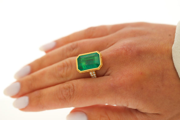 8.57 Carat Vivid Green Emerald and Diamond Milgrain Bezel 18K Gold Ring