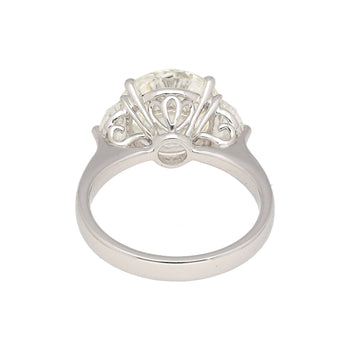 Bague en diamant rond certifiée GIA 5,03 carats J/VVS1 avec pierres latérales taille demi-lune – Assay Jewelers