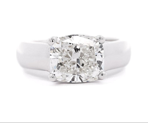 Bague solitaire est-ouest en diamant de synthèse taille Coussin 3,46 carats, certifiée IGI