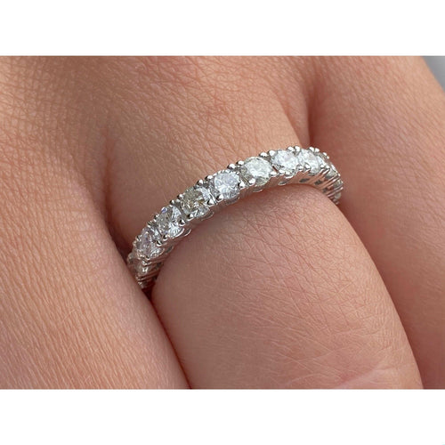 Natural Diamond Wedding Band in 18k white gold setting