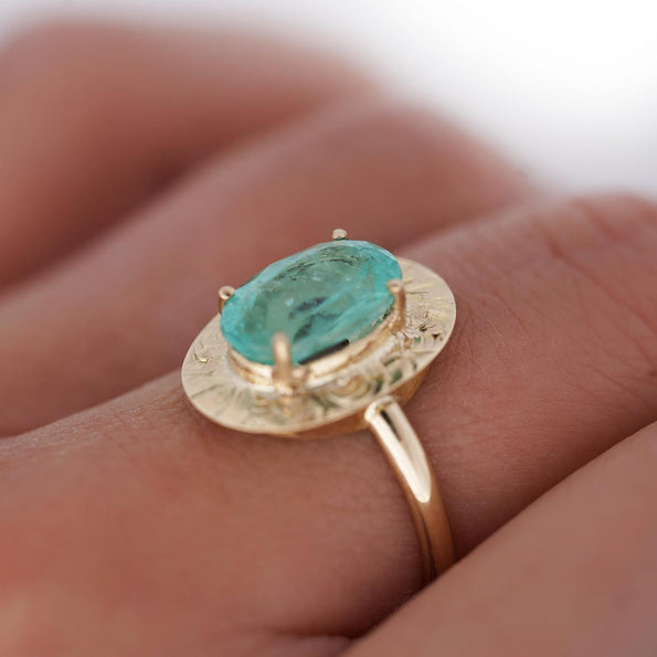 Vintage 2.24 Carat Oval Light Green Emerald 14K Gold Engraved Disc Ring