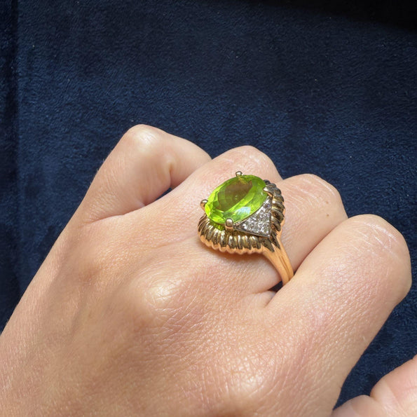 Vintage 6 Carat Oval Cut Peridot 14K Gold Fluted Sunburst Ring