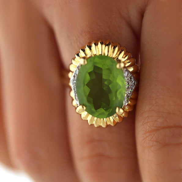 Vintage 6 Carat Oval Cut Peridot 14K Gold Fluted Sunburst Ring