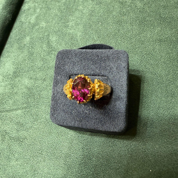 Vintage Oval Rodolite Garnet Victorian Revival in 18K Yellow Gold Solitaire Ring