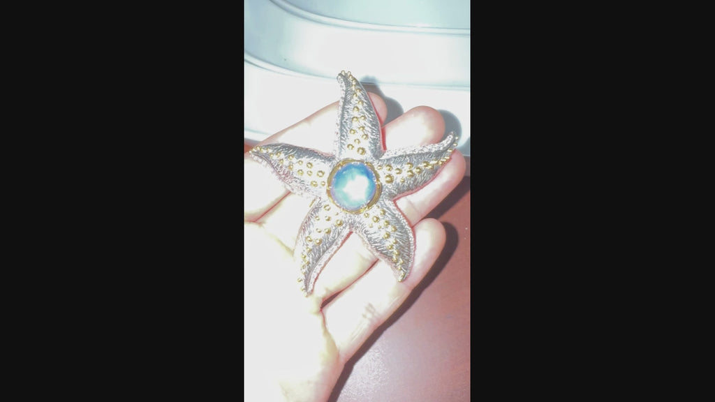 20.22 Carat Star Sapphire Starfish Pendant Brooch in 22K and 18K Gold